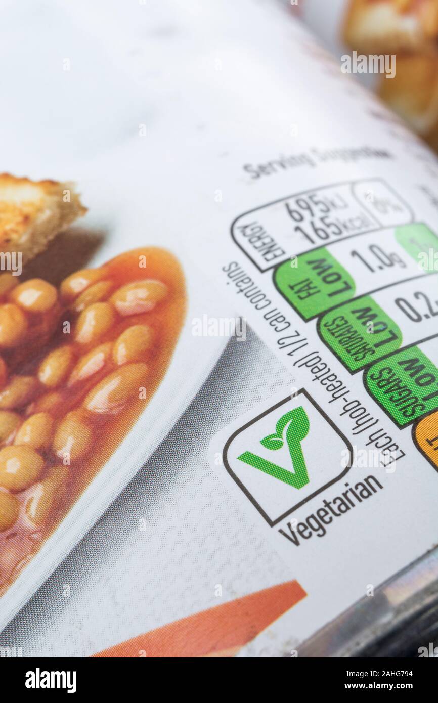 Cibo vegetariano logo e informazioni nutrizionali etichettatura sul possibile ofbaked fagioli. Per il confezionamento di alimenti etichettatura, etichette di nutrizione, alimenti dietetici di contenuto. Foto Stock