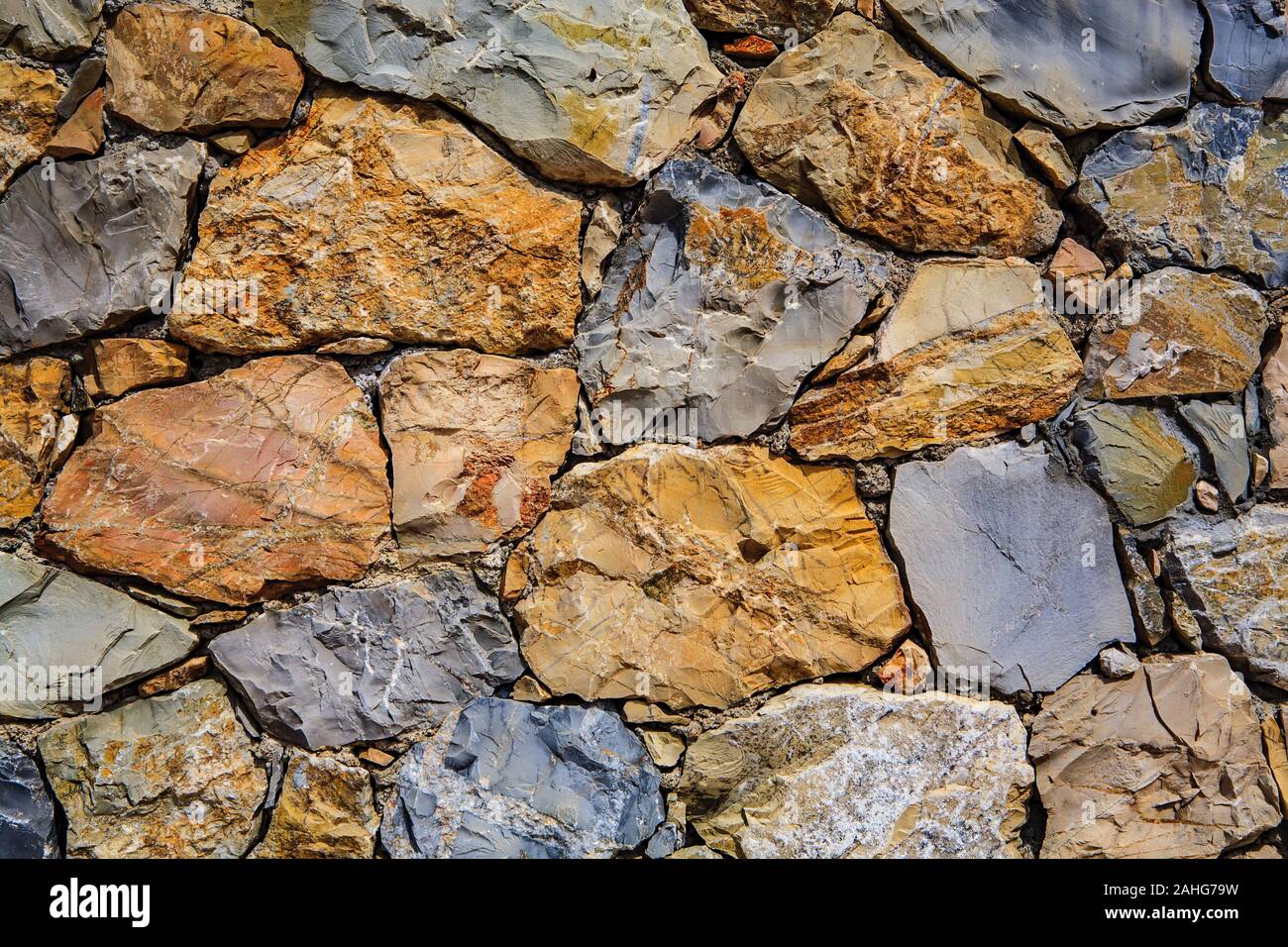 In prossimità di un vecchio e rotto texture di pietra Foto Stock