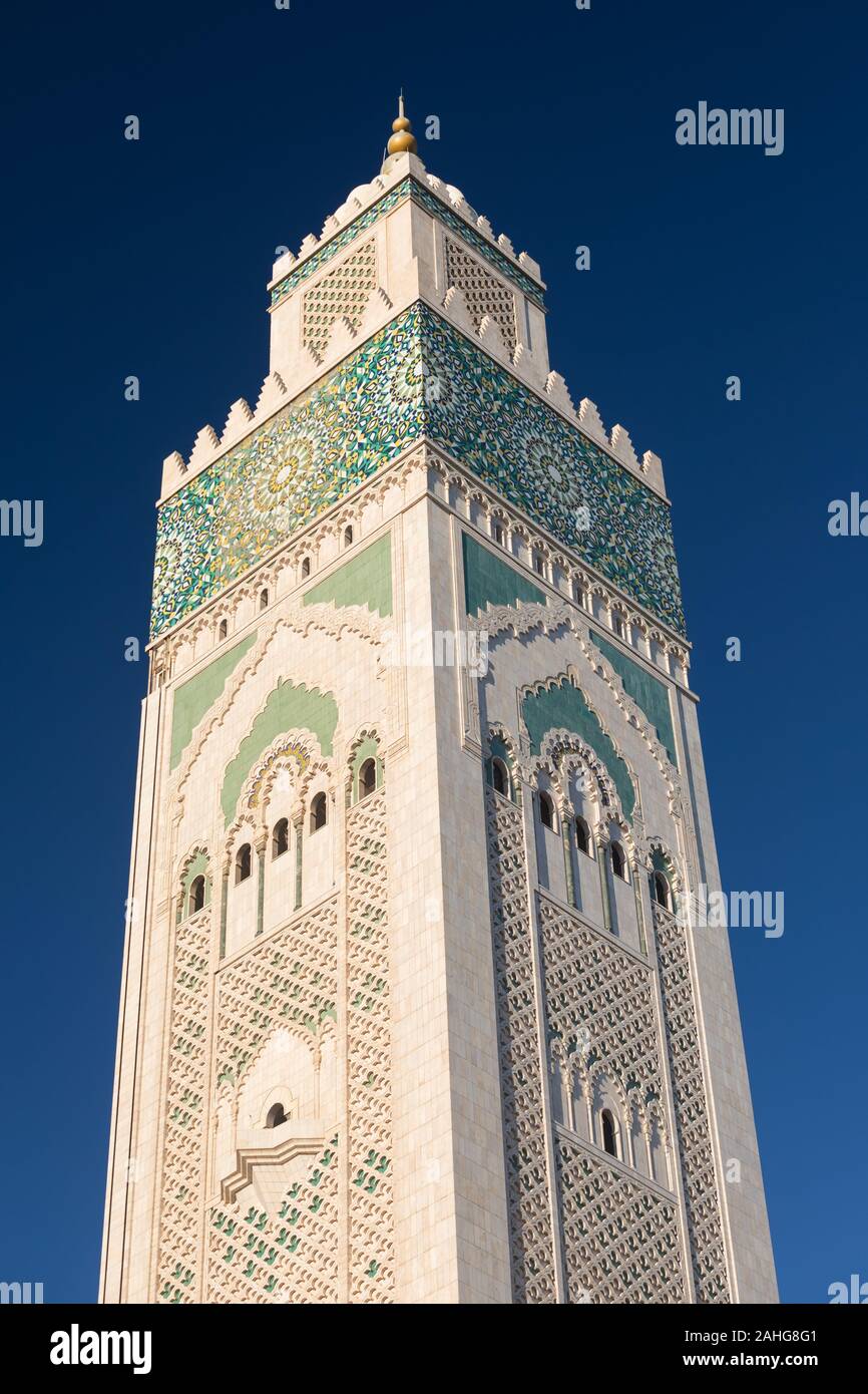 Moschea di Hassan II è una moschea di Casablanca, Marocco. Si tratta della più grande moschea in Africa e la terza più grande al mondo. Il suo minareto del mondo Foto Stock