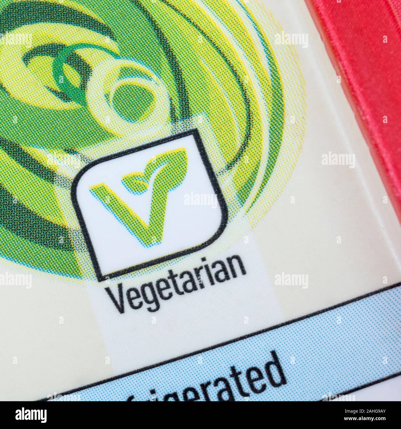 Primo piano etichetta alimentare ASDA Logo vegetariano / Veggie V Sign. Etichetta del cibo primo piano, nutrizione alimentare, alimenti dietetici fatti etichetta, informazioni nutrizionali. Foto Stock