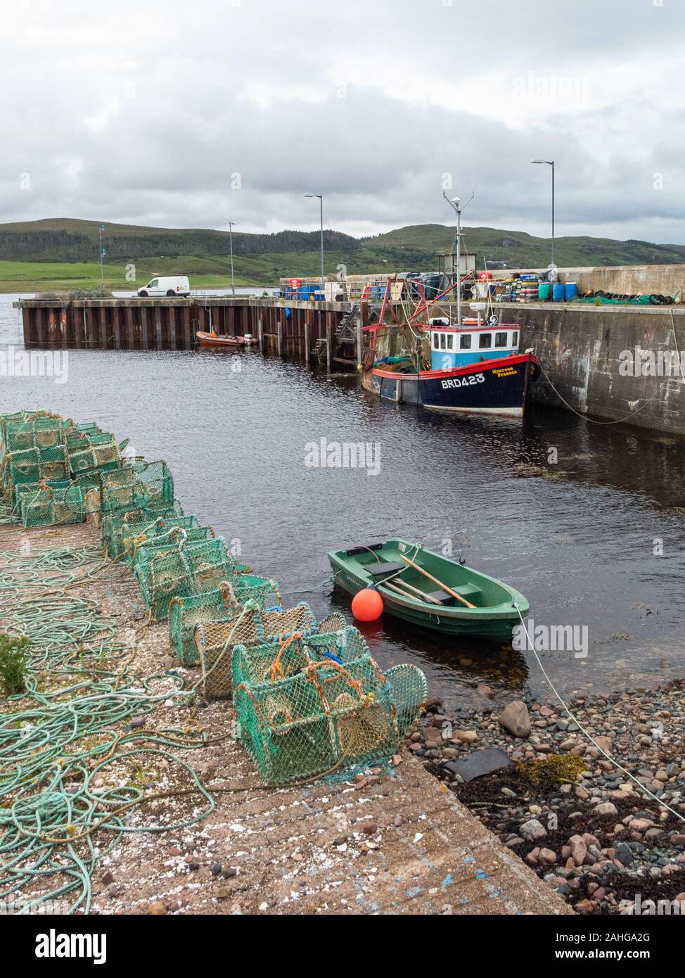 Barche da pesca al porto di Aultbea, sulla sponda nord-orientale di Loch Ewe. Foto Stock