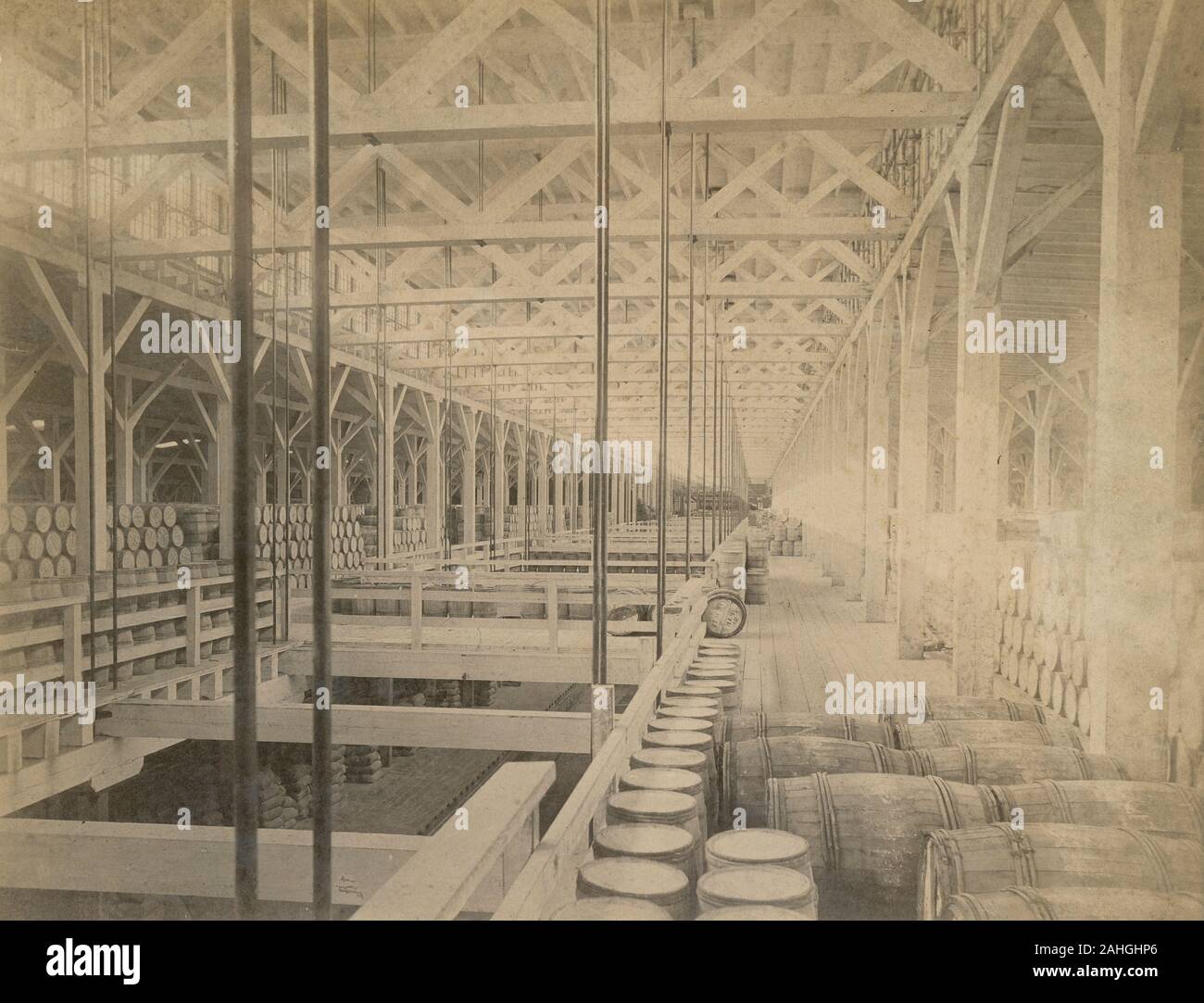 Antique c1890 fotografia, "interno della sponda occidentale del trasporto merci ferroviario dock a Weehawken, New Jersey." Fonte: FOTOGRAFIA ORIGINALE Foto Stock