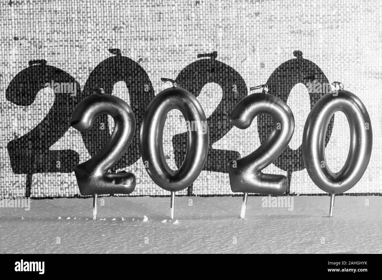 Torino,Italy-December 29, 2019: Felice Anno Nuovo 2020- Simbolo dal numero 2020 con sfondo Foto Stock