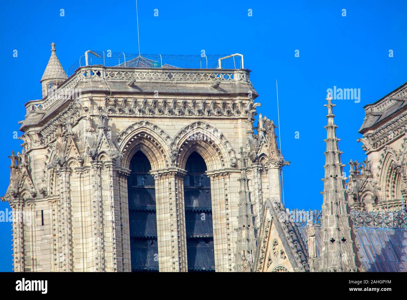 Il lato superiore della cattedrale di Notre Dame de Paris Foto Stock