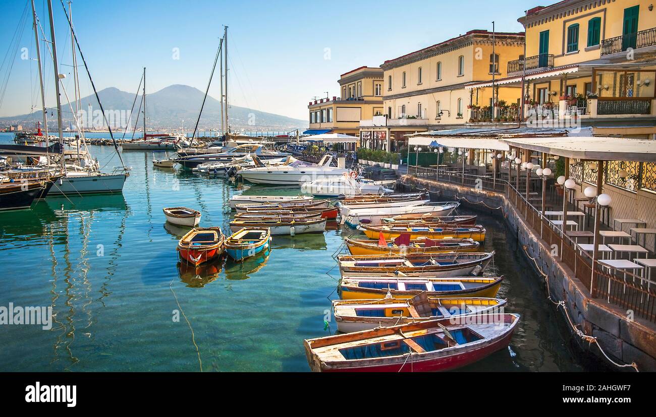 A Borgo Marinariin Napoli sul golfo di Napoli Campania Italia Foto Stock