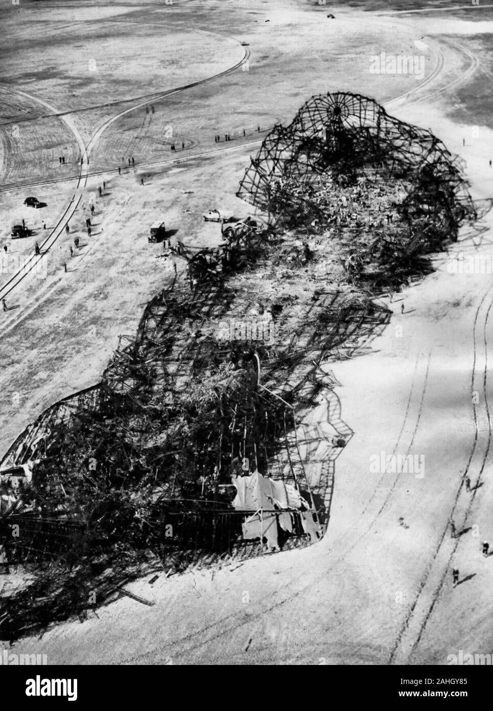 Foto aerea del relitto della Hindenburg adottate il 7 maggio 1937, la mattina dopo il crash. Foto Stock