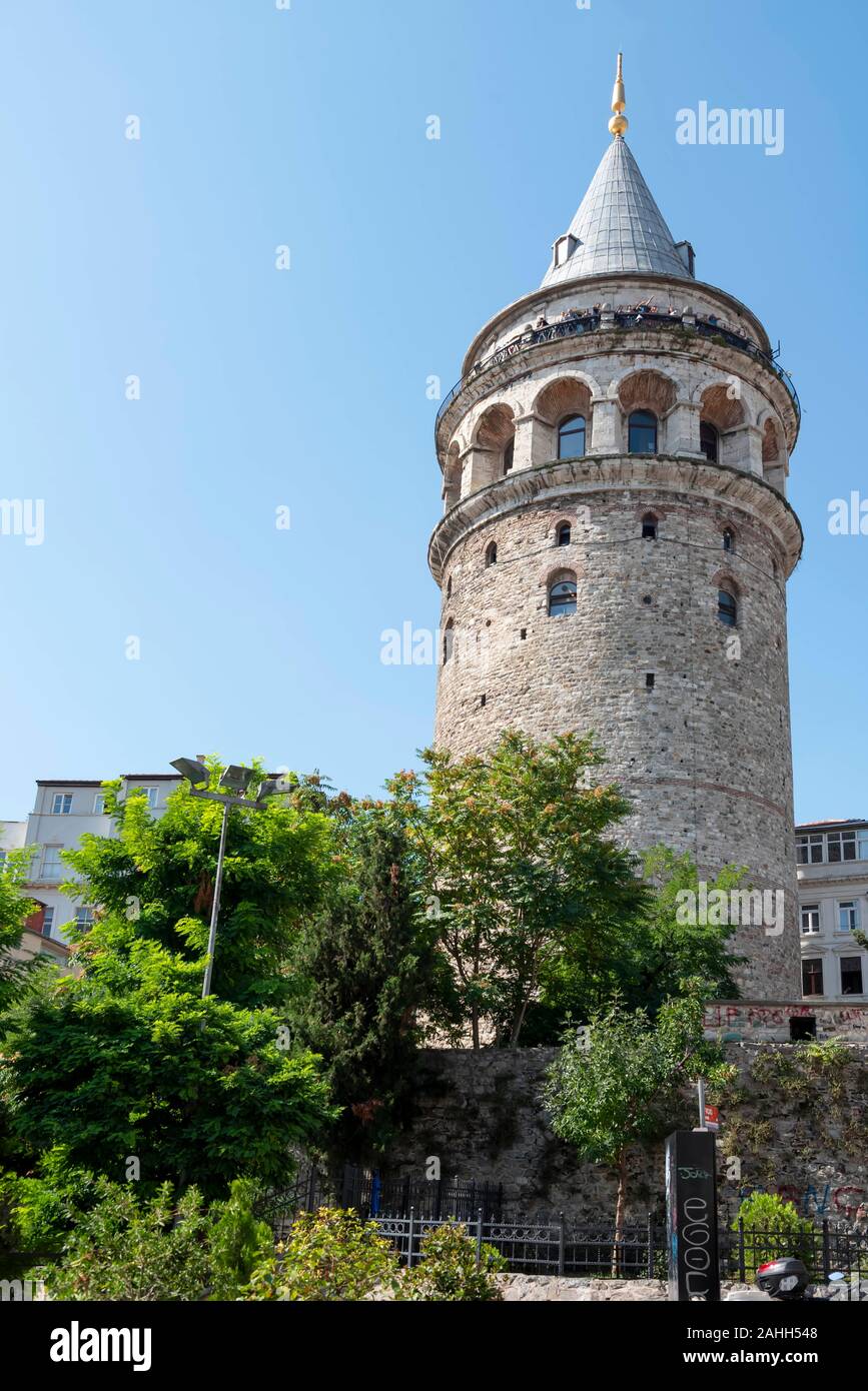 Ariel vista di Beyoglu district vecchie case con Torre Galata sulla parte superiore, vista dal Corno d'oro. Torre di Galata Foto Stock