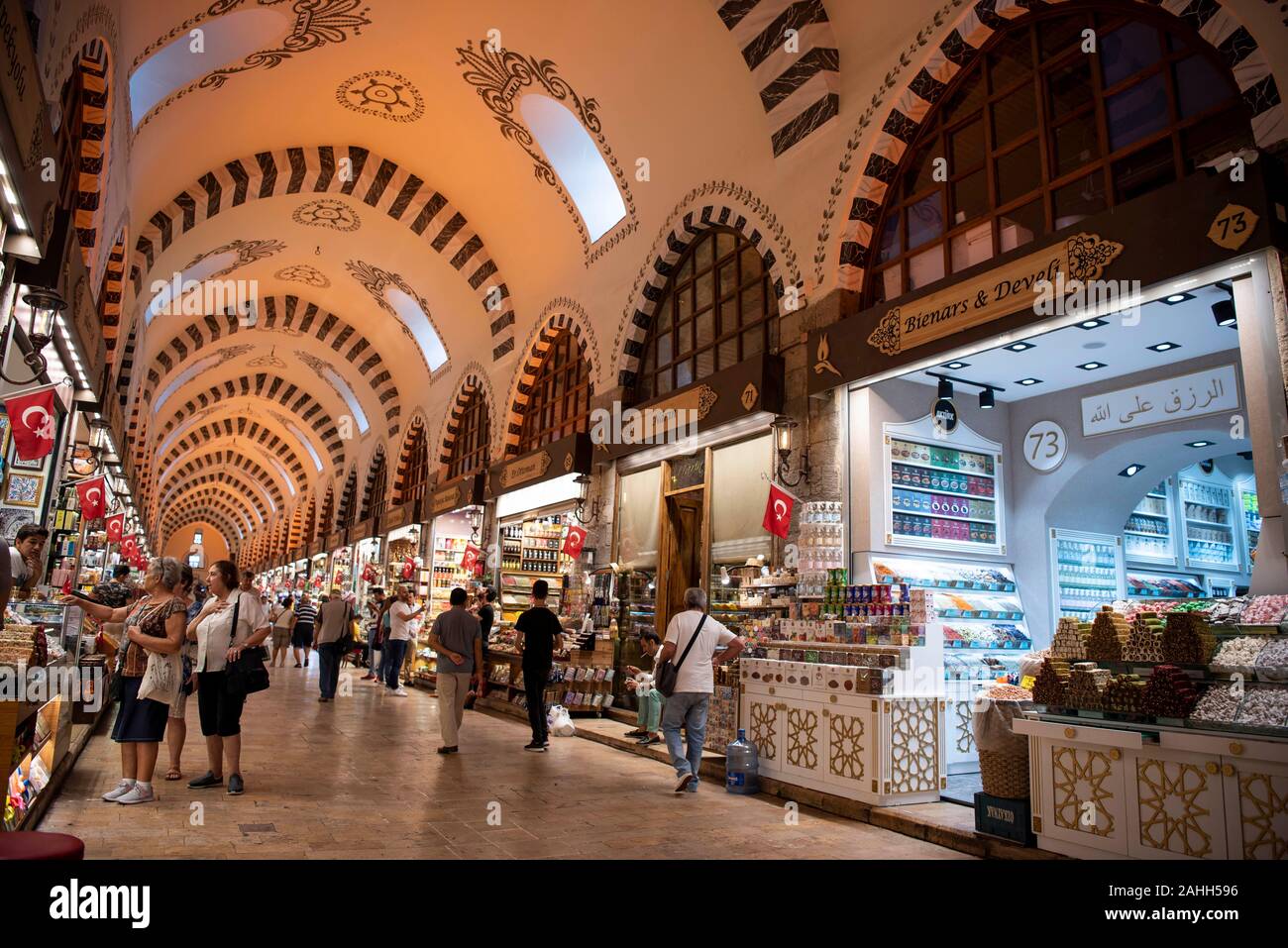 L'Istanbul Grand Bazaar, considerato il mercato più antico nella storia con gioielli,Moquette, pelle, dono, spezie e negozi di souvenir. Foto Stock
