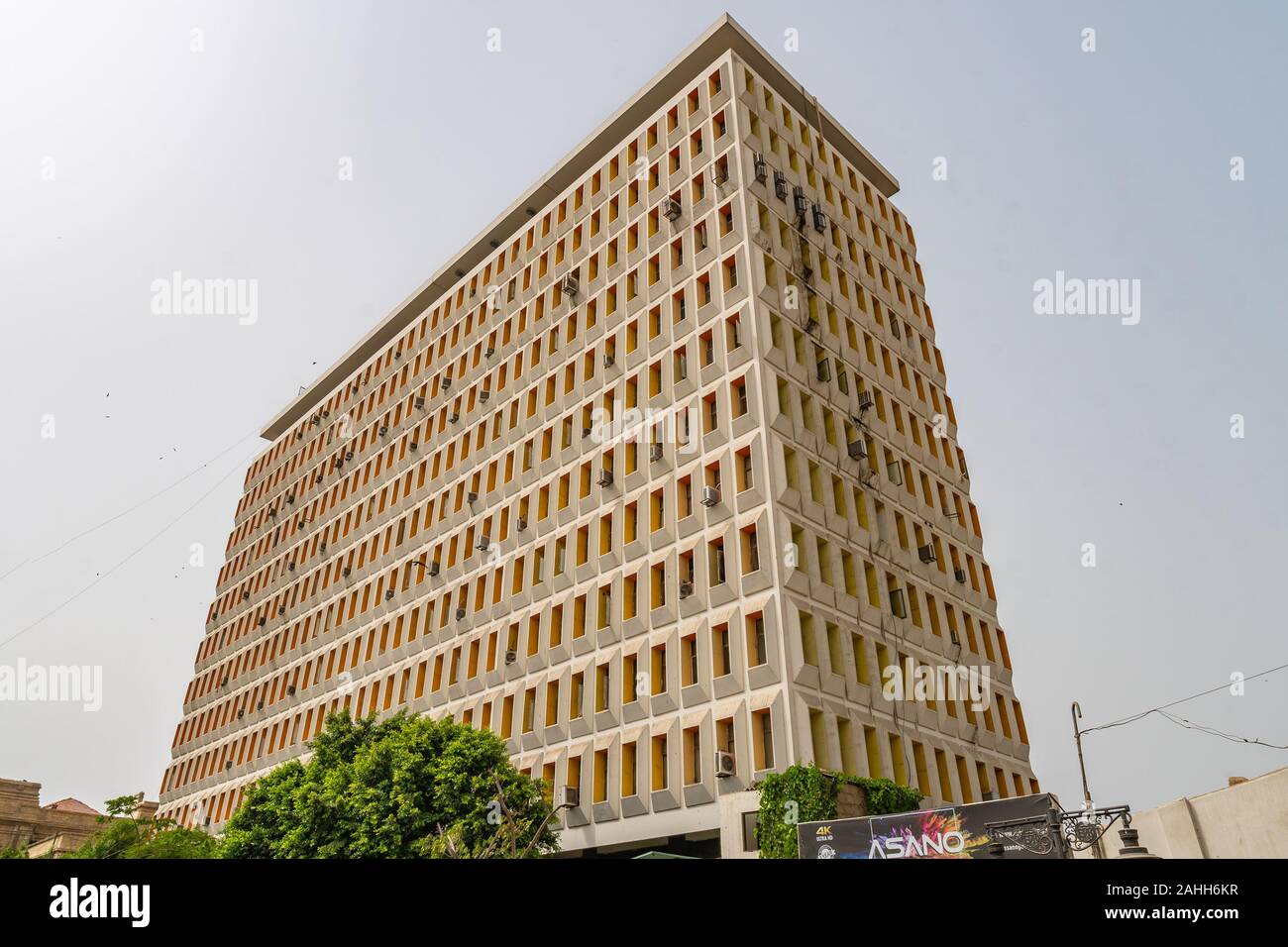 Karachi NBP Custom House il ramo pittoresca vista mozzafiato dell'edificio in un giorno nuvoloso Foto Stock