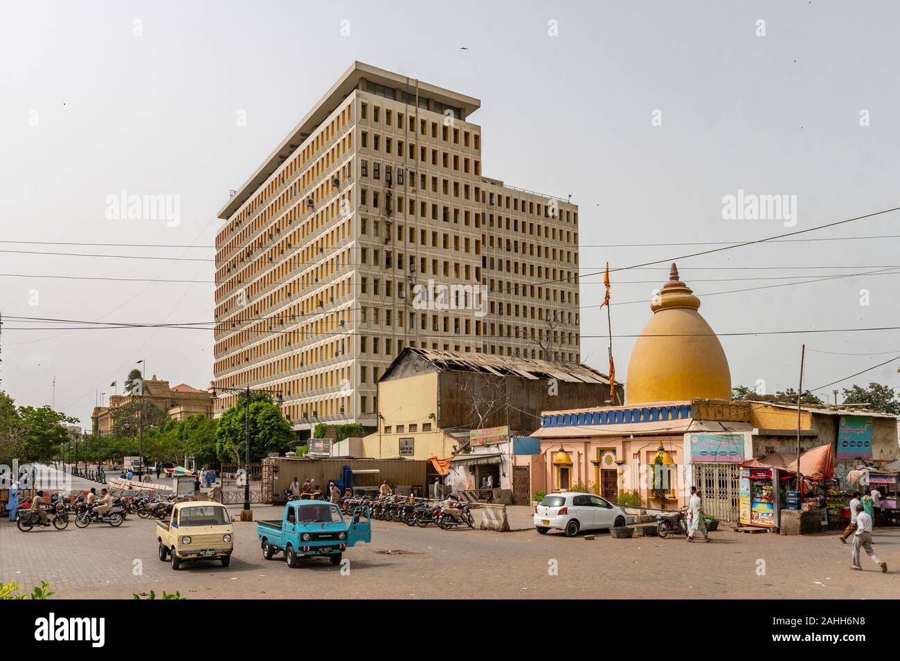 Karachi NBP Custom House il ramo pittoresca vista mozzafiato dell'edificio in un giorno nuvoloso Foto Stock