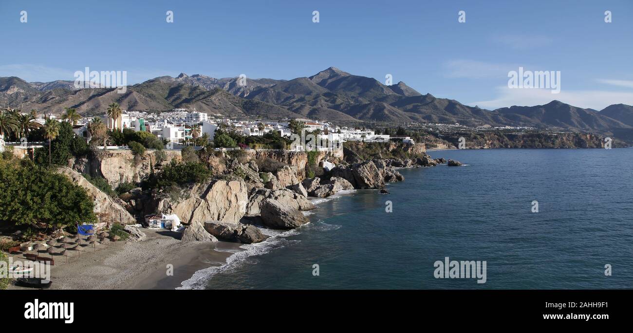 Incantevole e tranquilla città di Nerja a Costa del Sol in Spagna Foto Stock