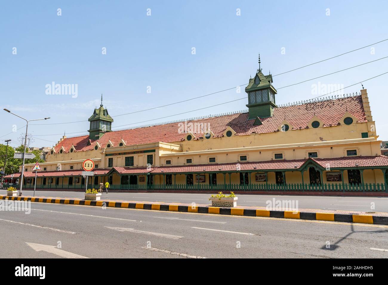 Lahore Città Heritage Museum vista pittoresca di edificio in Mall Road su un soleggiato Blue Sky giorno Foto Stock