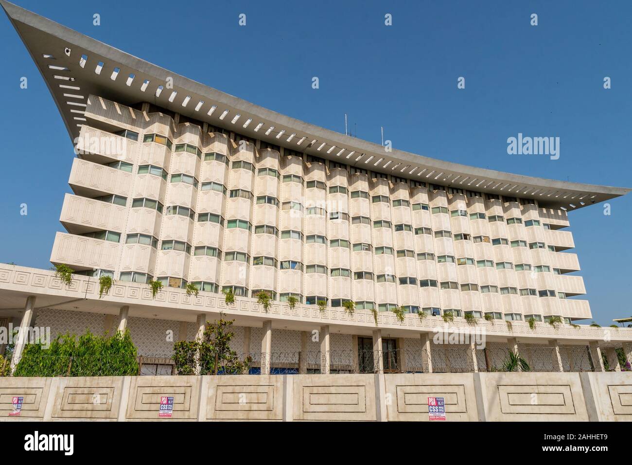 Lahore WAPDA acqua e Power Development Authority House vista pittoresca su un soleggiato Blue Sky giorno Foto Stock