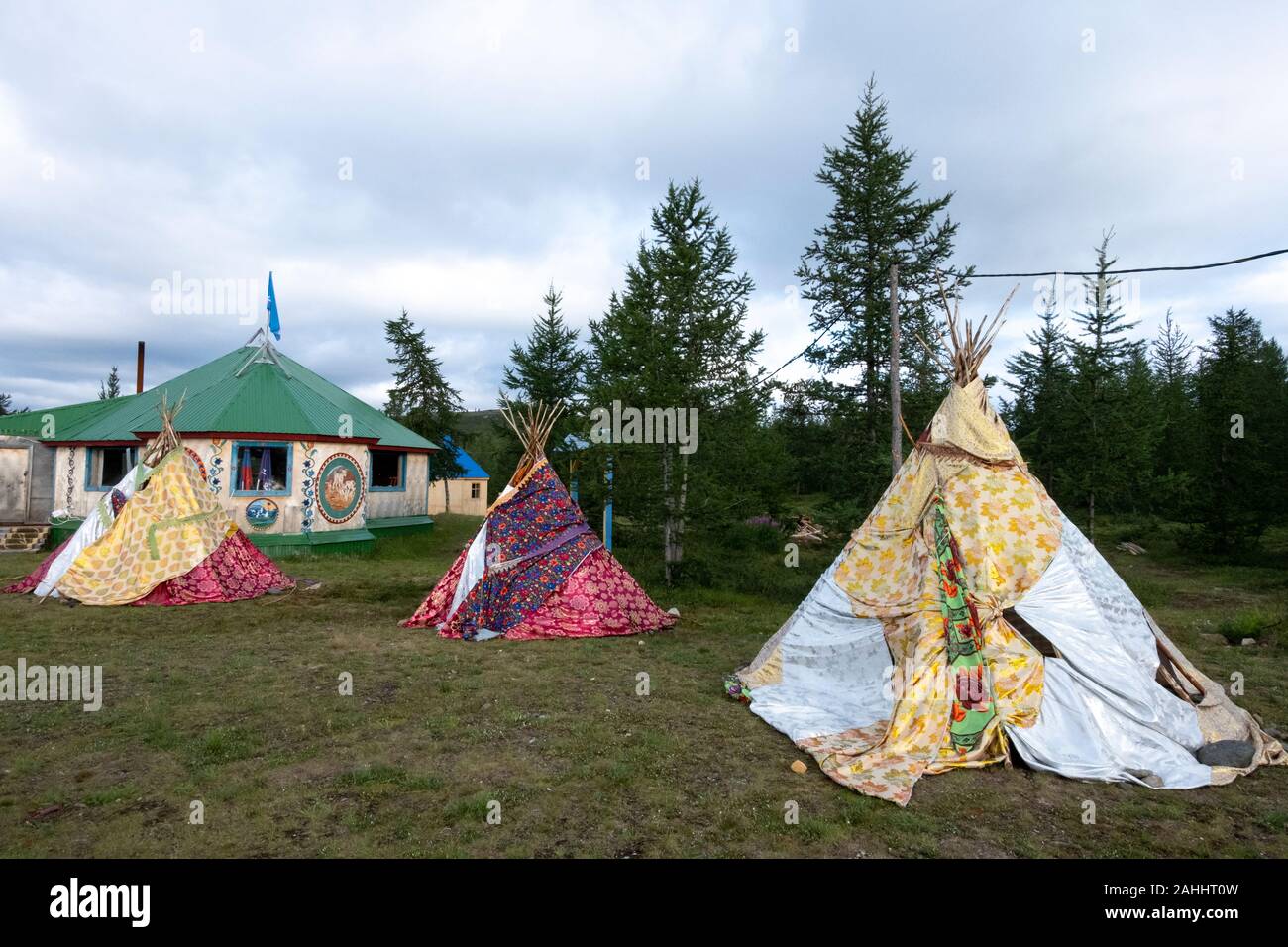 Tende sulla terra di speranza Nenet camp, Siberia, Russia Foto Stock