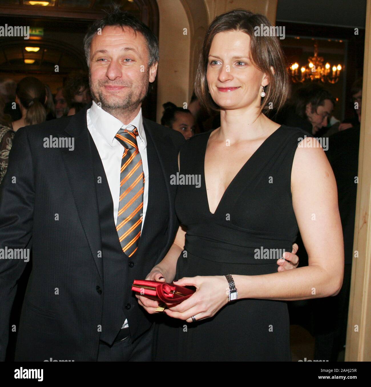 MICHAEL NYQVIST Swedish International attore di cinema con la moglie Katarina Foto Stock