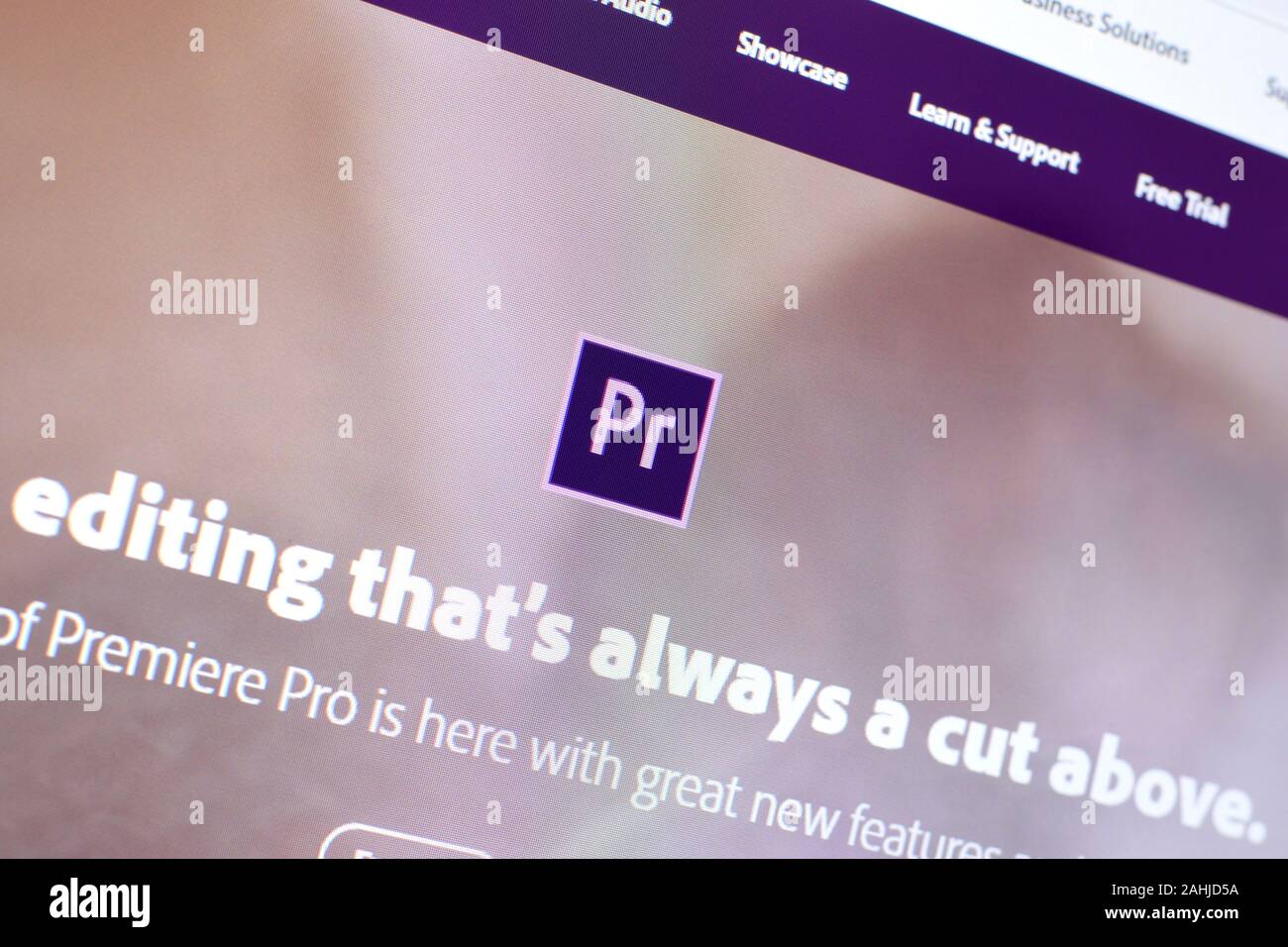NY, Stati Uniti d'America - 16 dicembre 2019: Pagina Web di adobe premiere prodotto sul sito ufficiale sul display del PC Foto Stock