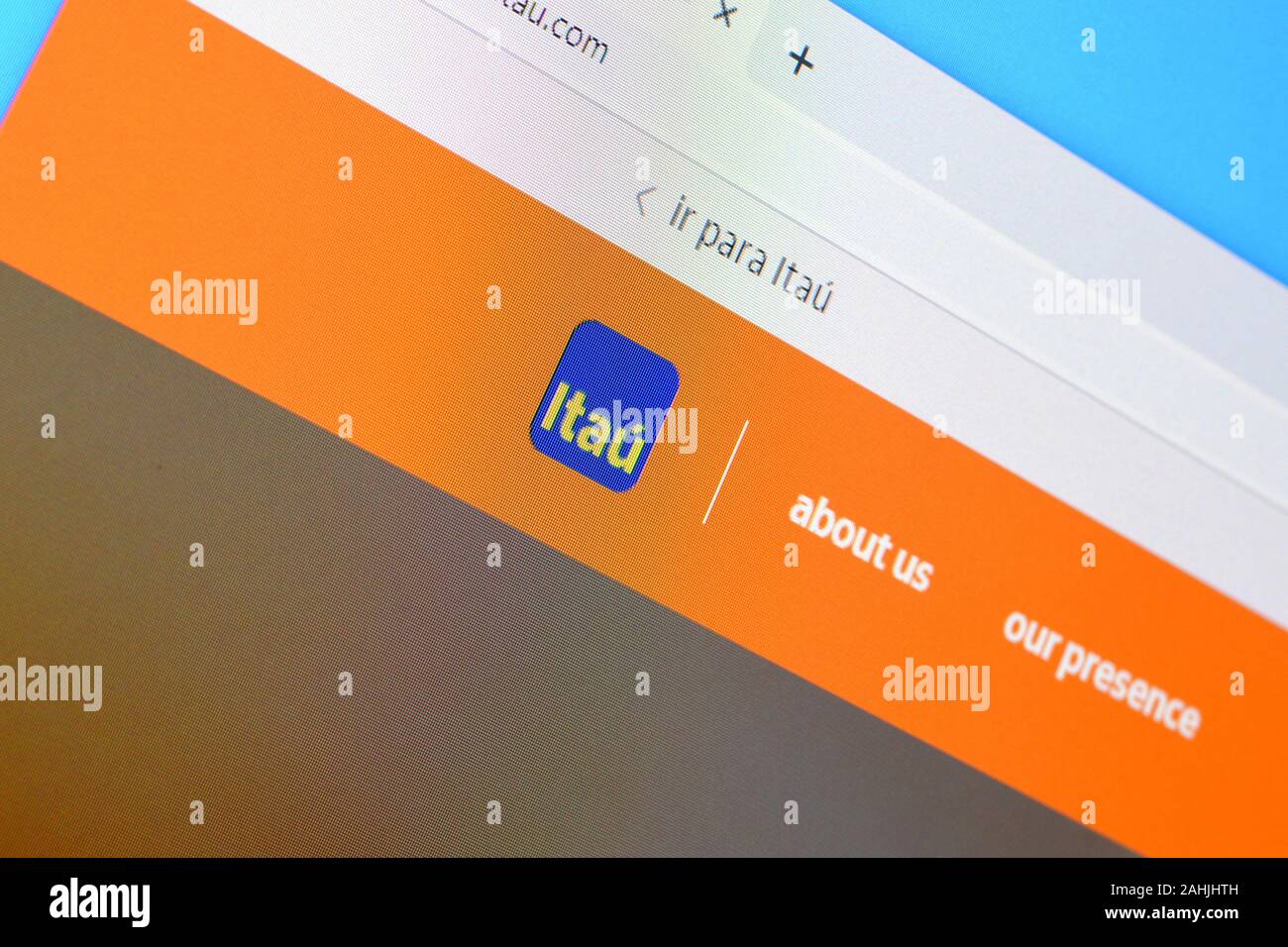 NY, Stati Uniti d'America - 16 dicembre 2019: Homepage di itau sito web sul display del PC, url - itau.com. Foto Stock