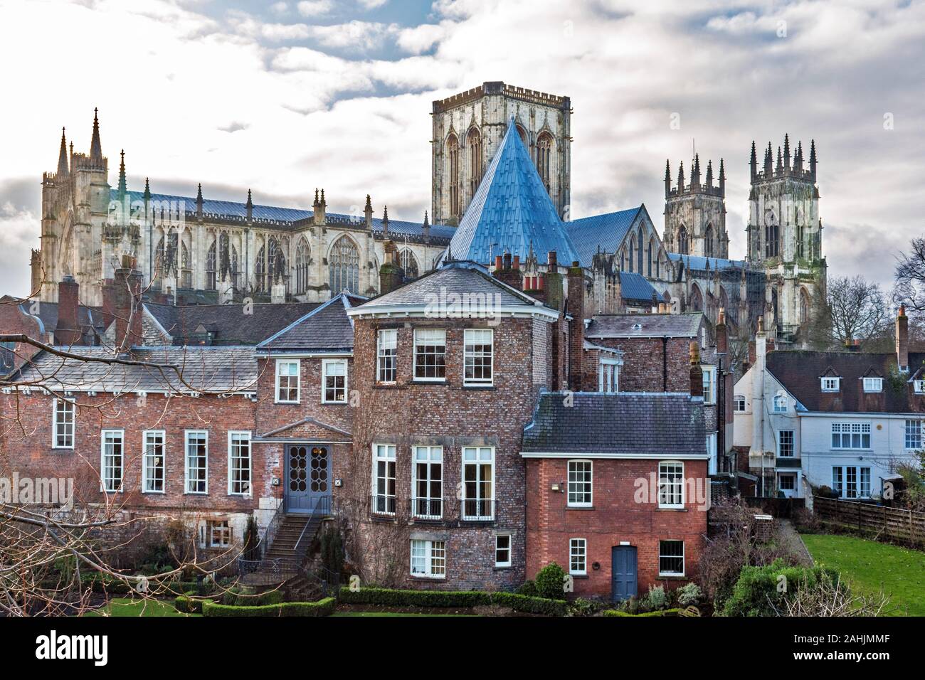 YORK CITY INGHILTERRA MINSTER TORRI IN INVERNO SI AFFACCIA GRAYS COURT HOTEL Foto Stock