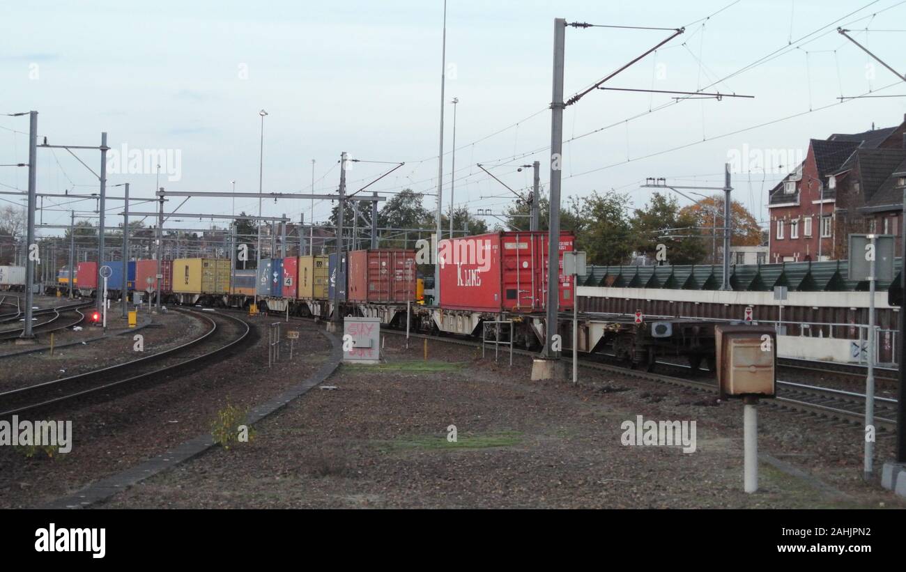 Contenitore di spedizione treno entrante, Venlo, Paesi Bassi, Europa Foto Stock