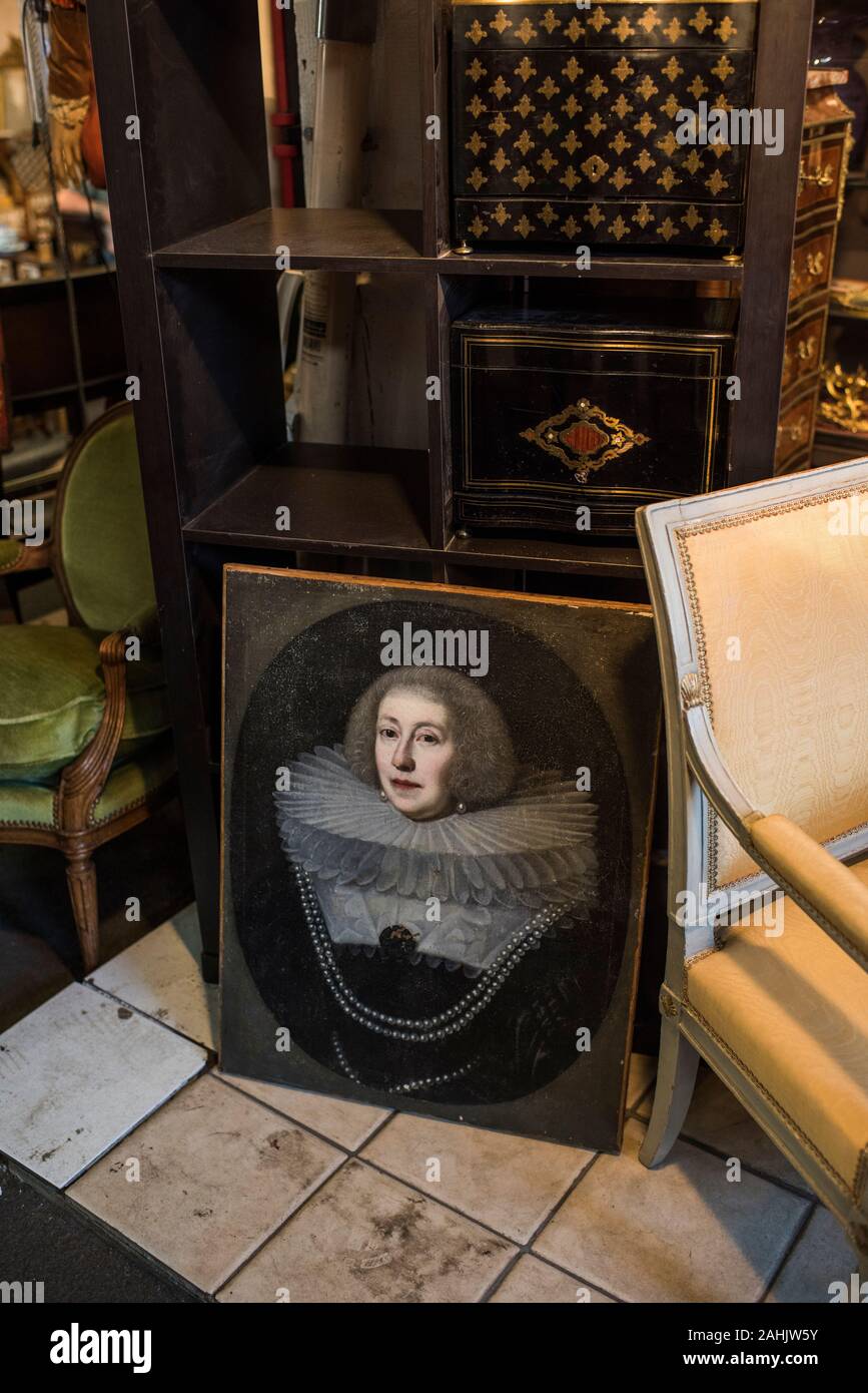 Parigi, Francia - Luglio 06, 2019: Marché aux Puces de Saint-Ouen, St-Ouen Mercato delle Pulci,XVIII arrondissement di Parigi. Foto Stock