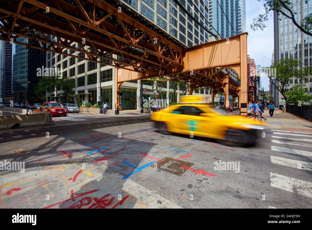 Il sovraccarico di Chicago CTA (City Transit Authority), metropolitana treno tracce sopra le strade, Chicago, Illinois, America Foto Stock