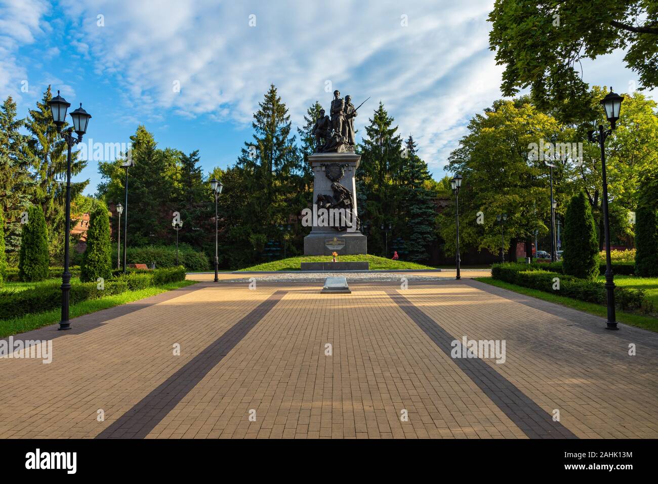 KALININGRAD, Russia - 05 settembre 2019: Monumento ai soldati dell esercito russo imperiale. "Grati alla Russia di eroi della Prima Guerra Mondiale" Foto Stock