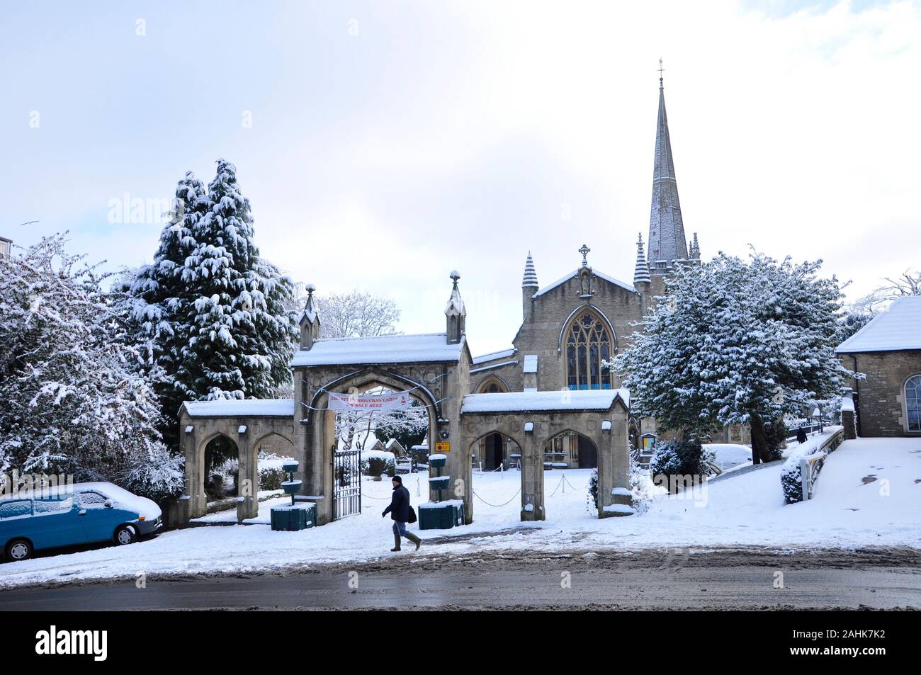 St Johns chiesa di Frome decorate con pre neve natalizia. Frome Somerset. Foto Stock