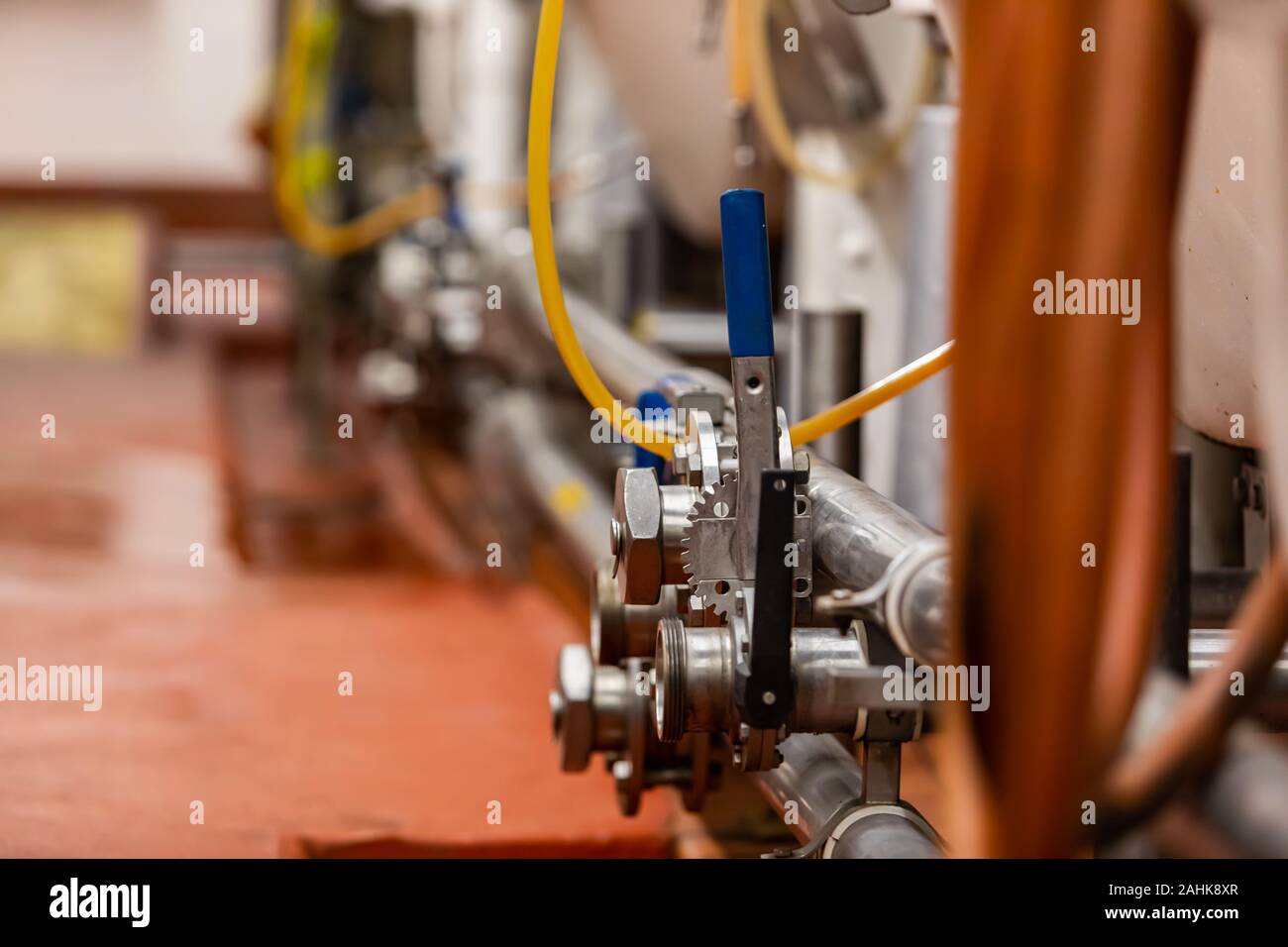 Acciaio inox tubi metallici e i raccordi il fuoco selettivo Centric Semi orecchia tipo wafer valvola a farfalla, spazio di copia Foto Stock