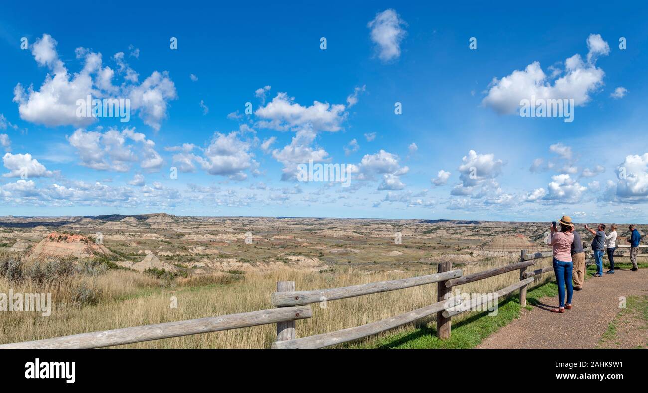 Vista dal dipinto di Canyon Overlook, Parco nazionale Theodore Roosevelt, il Dakota del Nord, STATI UNITI D'AMERICA Foto Stock