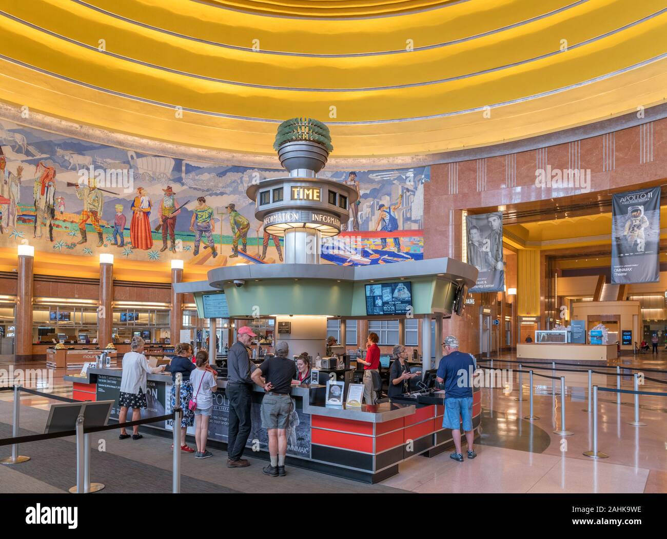 Biglietto museo desk nella hall principale della Stazione Union, Cincinnati, Ohio, Stati Uniti d'America. Foto Stock