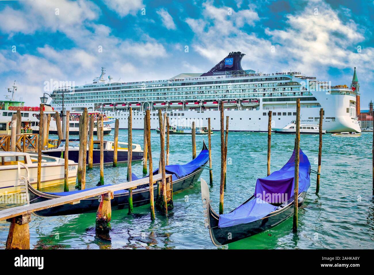 Cruis nave nella laguna di Venezia Foto Stock