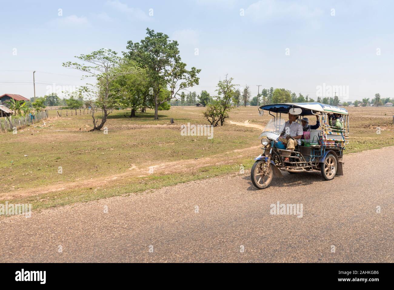 Viaggiare in tuktuk, Paksè, Laos Foto Stock