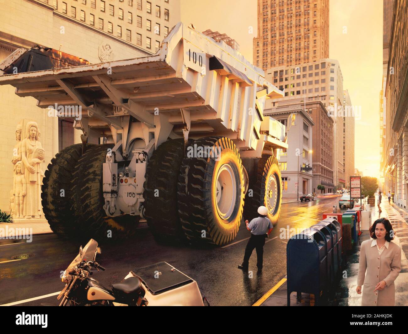 Un enorme veicolo è passante attraverso una strada della città.Quantium- goldberg oneil moser Foto Stock