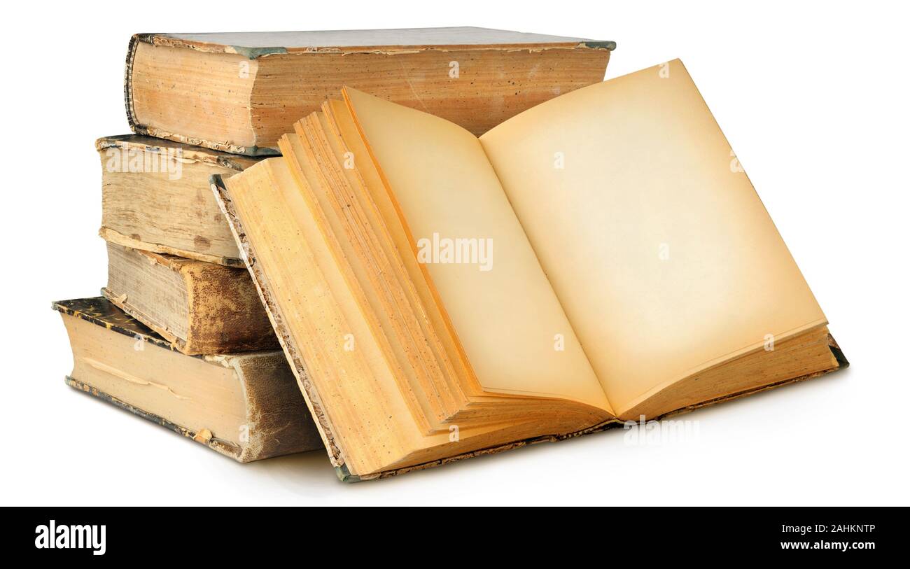 Libri isolato. Pila di libri vecchi e uno aperto con pagine in bianco e nero, copia spazio, isolato su bianco con tracciato di ritaglio Foto Stock Libri isolato. Pila di libri vecchi e uno aperto con pagine in bianco e nero, copia spazio, isolato su bianco con tracciato di ritaglio Foto Stock