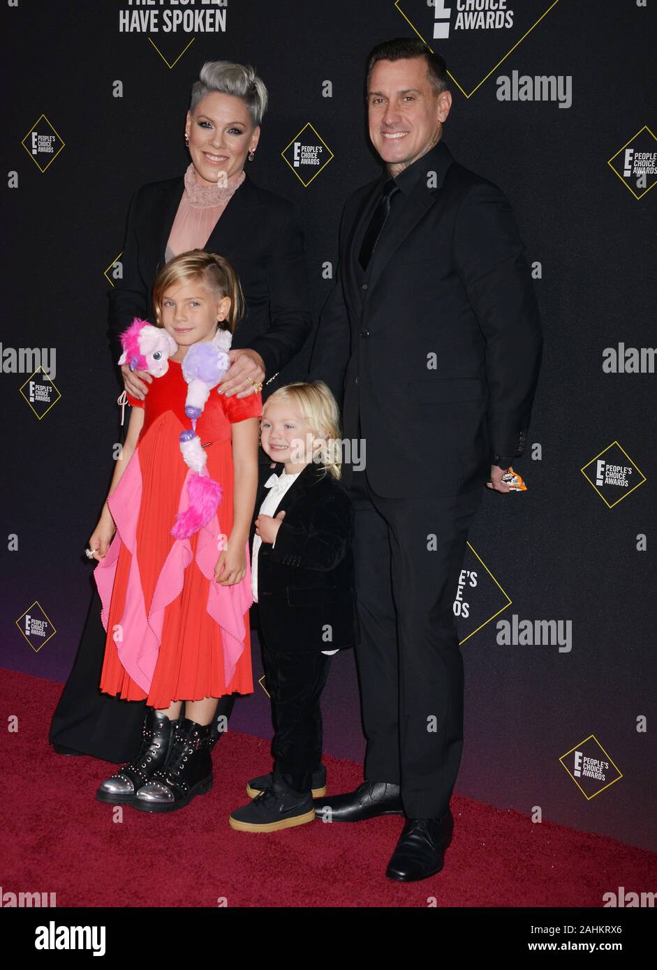 Willow Sage Hart, Jameson Luna Hart, Carey Hart, P!nk assiste il 2019 e! People's Choice Awards a Barker Hangar su Novembre 10, 2019 in Santa Monica, California Foto Stock