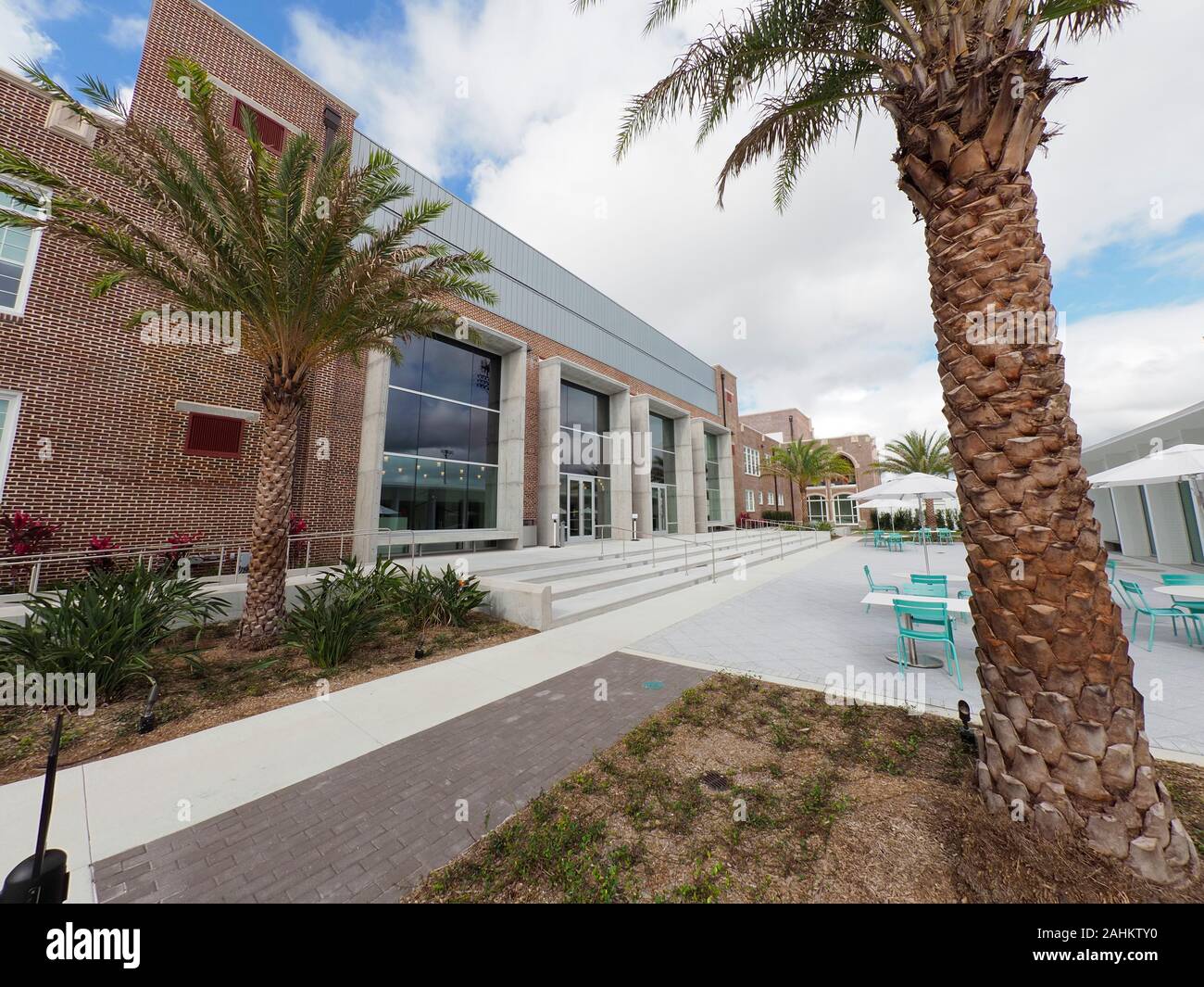 Ingresso esterno area di r del Sarasota Art Museum di Ringling College in l olf Sarasota High School in Sarasota Florida Foto Stock