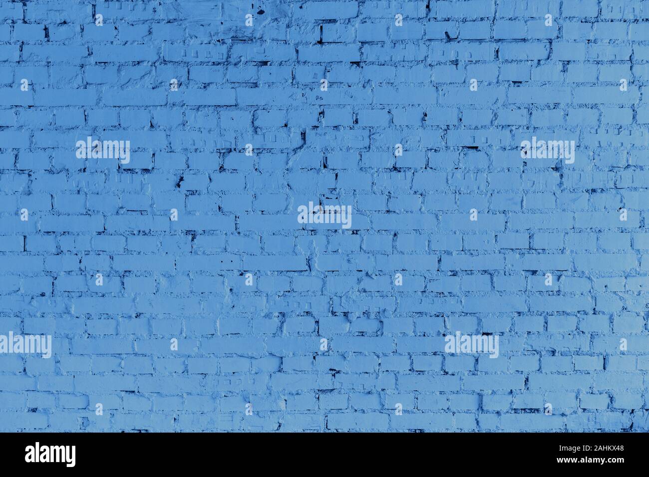 Il profondo blu del muro di mattoni texture vicino. Carta da parati moderna progettazione per il web o di Grafica d'arte progetto. Banner Trendy virati al blu classico - colore del 2020 Foto Stock