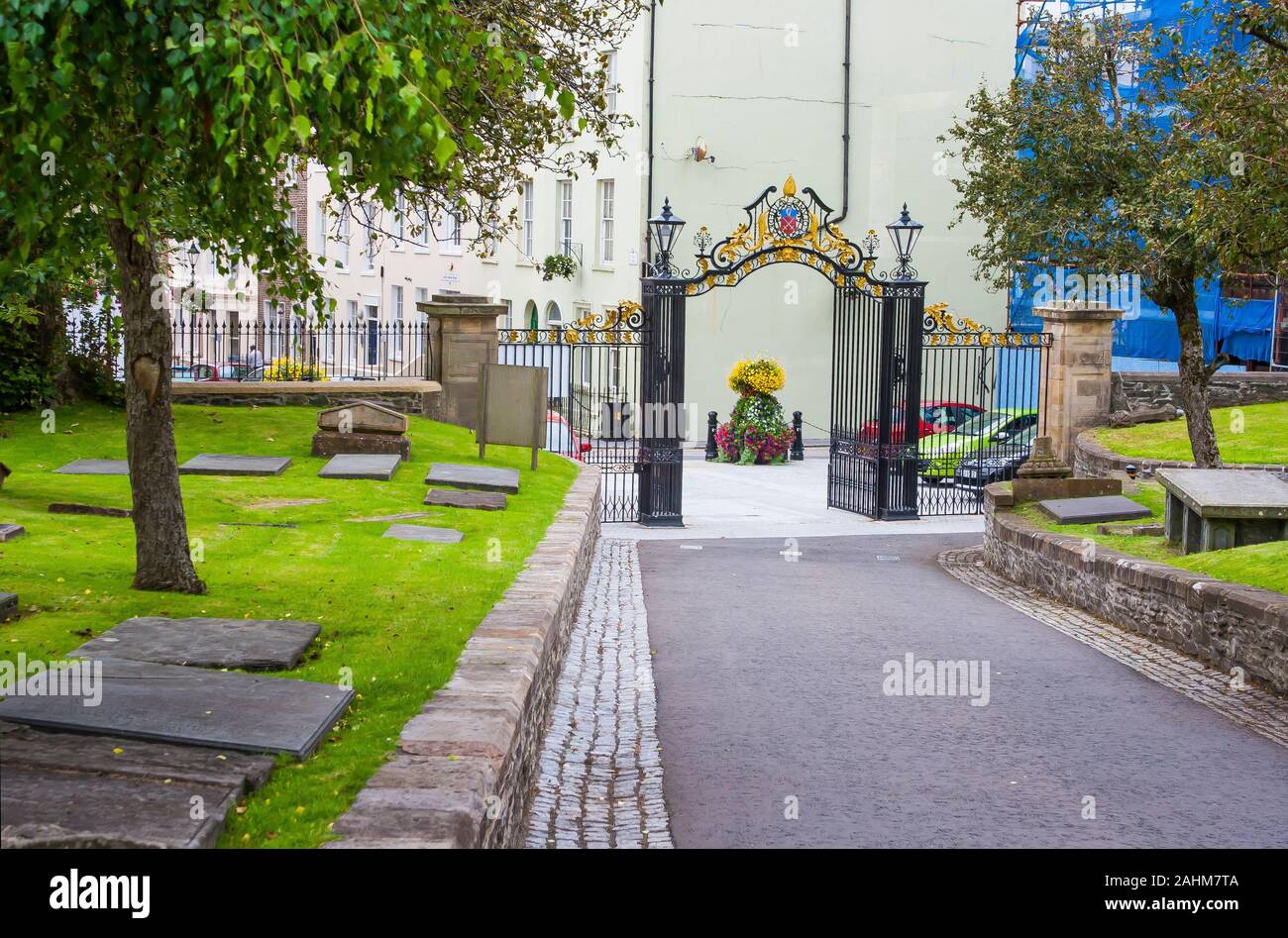 13 luglio 2014 gli ornati ornamentali in cancelli di ingresso di st columb's Cathedral all'interno delle antiche mura della città di Londonderry,nel centro storico della città Foto Stock