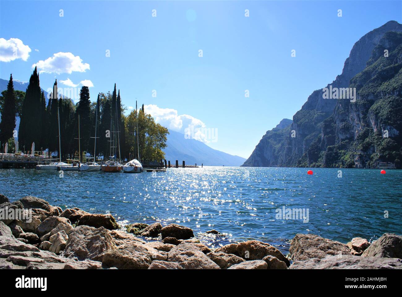 Vista sul lago di Garda in Italia Foto Stock