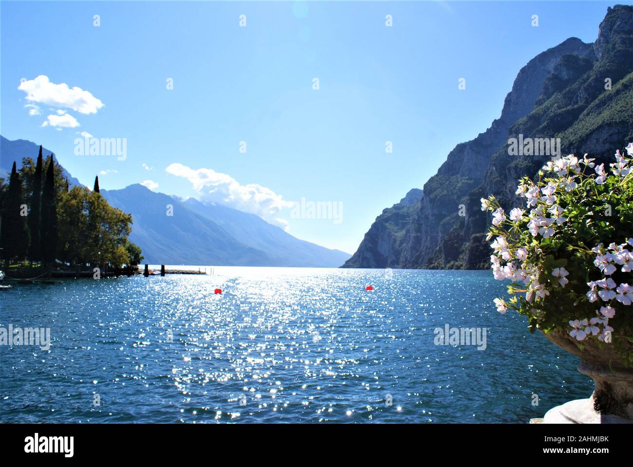 Vista sul lago di Garda in Italia Foto Stock