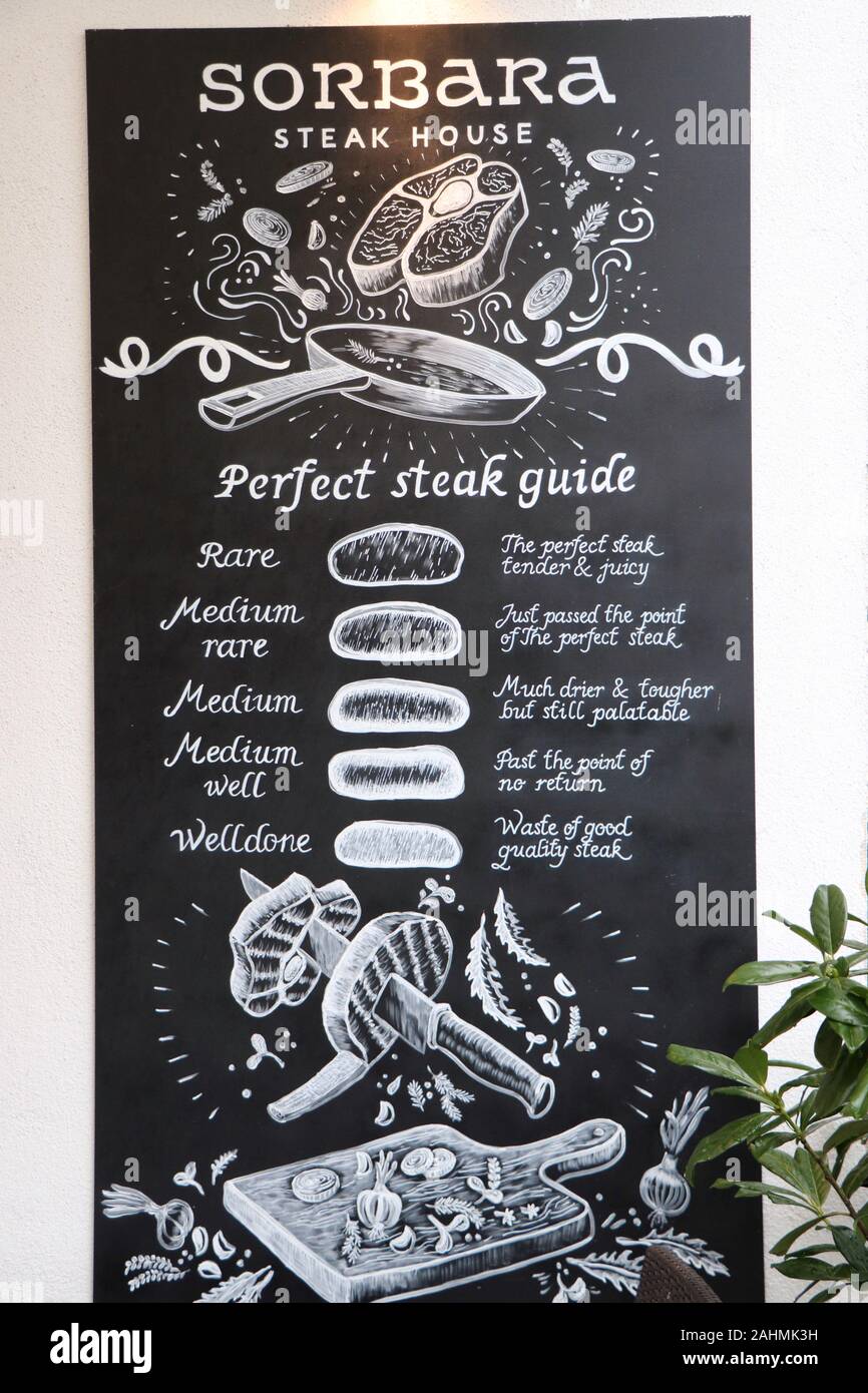 Guida alla bistecca perfetta all'esterno della Sorbara Steak House, Lubiana, Slovenia, Europa Foto Stock