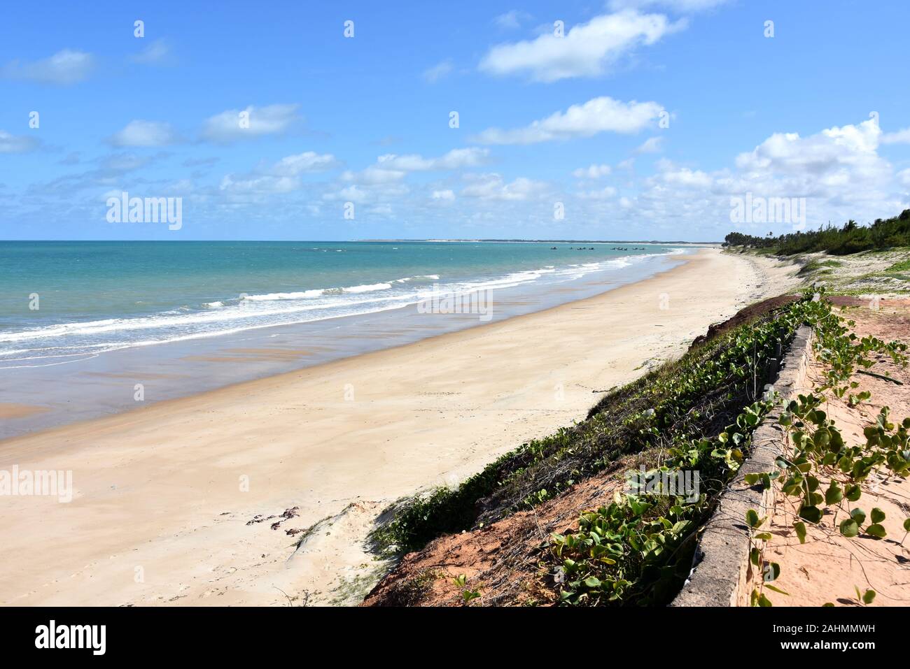 La spiaggia e l'oceano da Zumbi villaggio sulle rive del Brasile Foto Stock