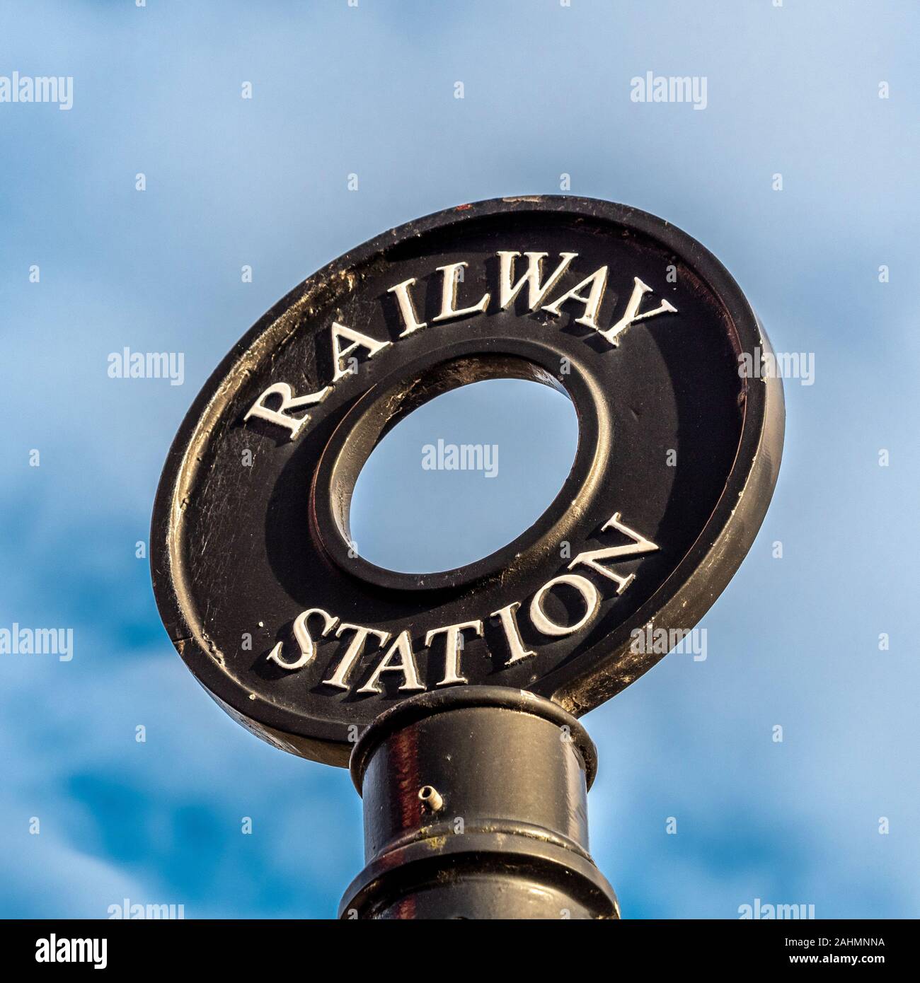 Rotonda della stazione ferroviaria di segno Foto Stock