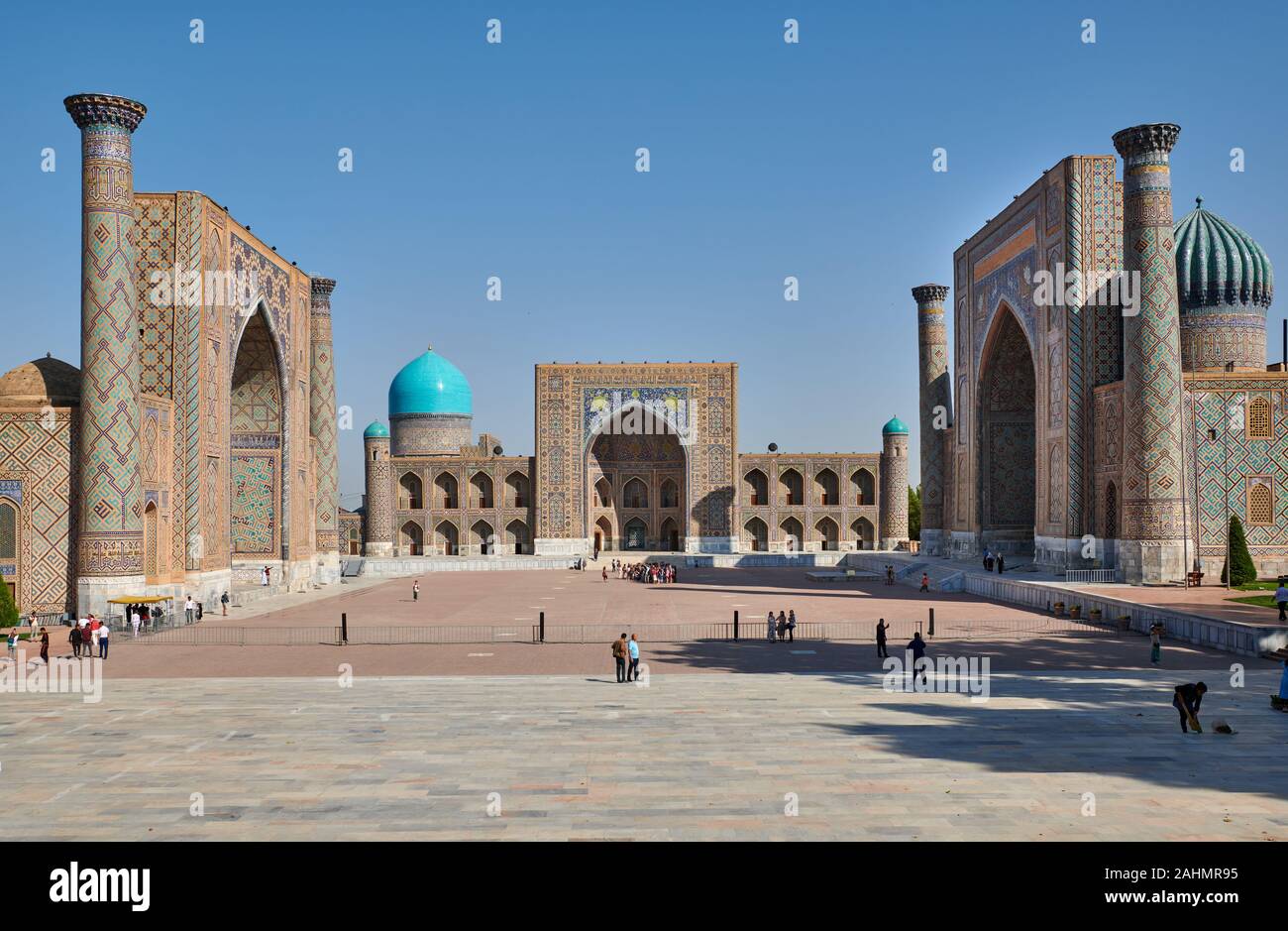 Famoso Registan di Samarcanda, Uzbekistan in Asia centrale Foto Stock