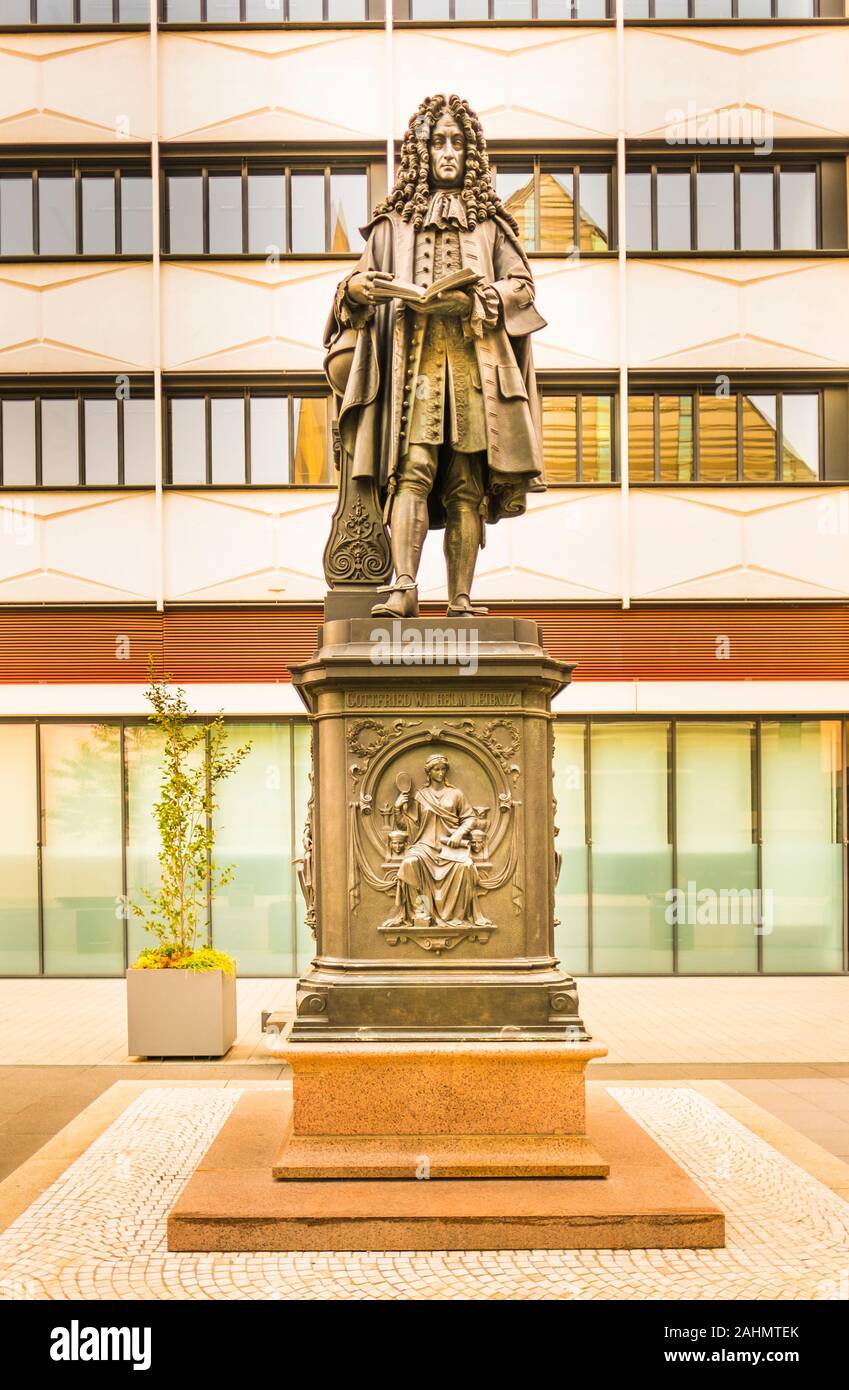 Gottfried Wilhelm Leibniz un monumento nel cortile interno della Università di Lipsia Foto Stock