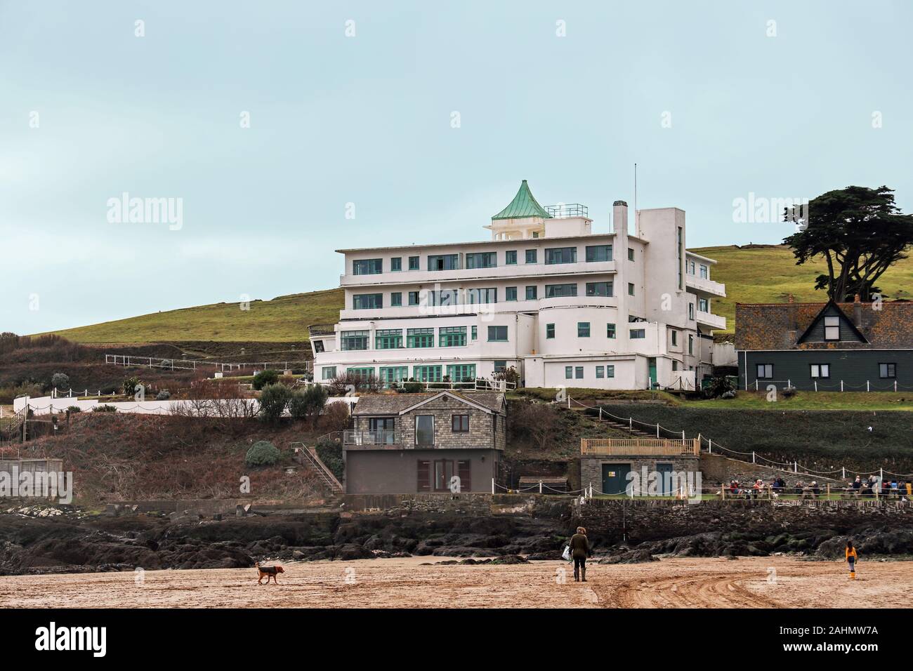 L'hotel art déco su Burgh isola unita alla Devon Coast presso Bigbury sul mare da una strada rialzata di marea. Foto Stock