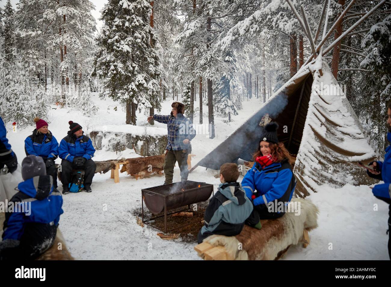 Il finlandese Rovaniemi una città in Finlandia e la regione della Lapponia Santa Park Lappone cerimonia di benvenuto Foto Stock