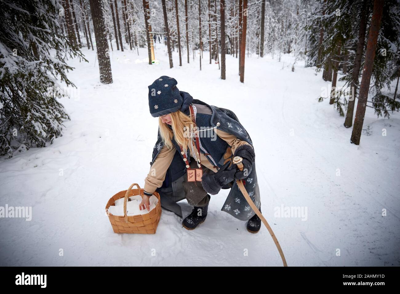 Il finlandese Rovaniemi una città in Finlandia e la regione della Lapponia Santa Park, Santa Claus helper lady Natale Elf Foto Stock