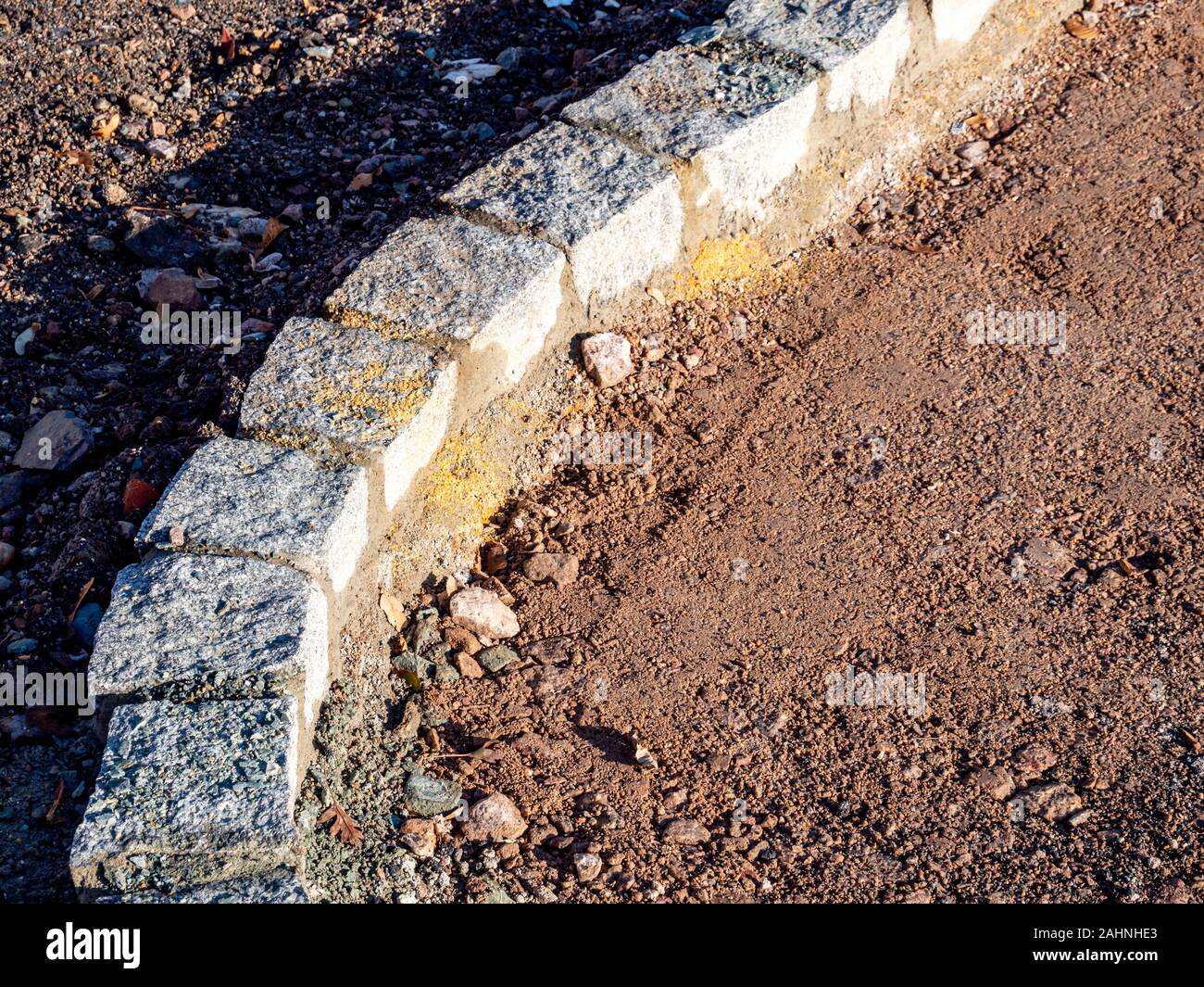 La costruzione di strade per la costruzione di strade acciottolato Foto Stock