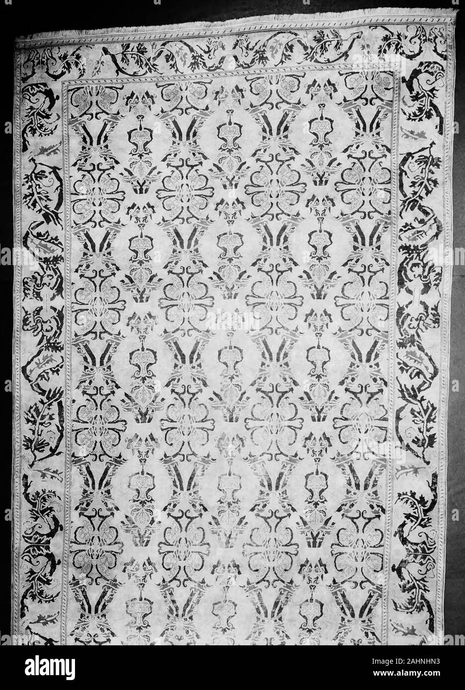 Tappeto. 1525-1575. Spagna. Lana, armatura sith supplememtary trame di incarto formare pile di taglio tramite una tecnica nota come nodi spagnolo; frangia di ordito Foto Stock